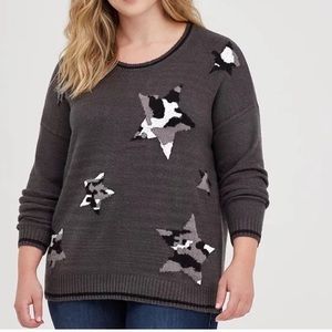 Torrid Sweater 1X Grey Pullover Crew Grey Camo Stars Stripe Trim Plus Size
